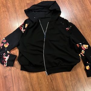 Lightweight hooded jacket